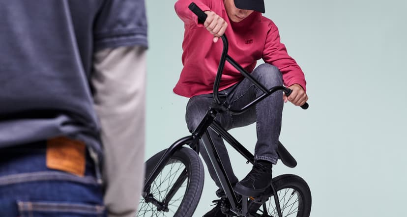 Programmatic chatbot to assist buyers in choosing the perfect jeans