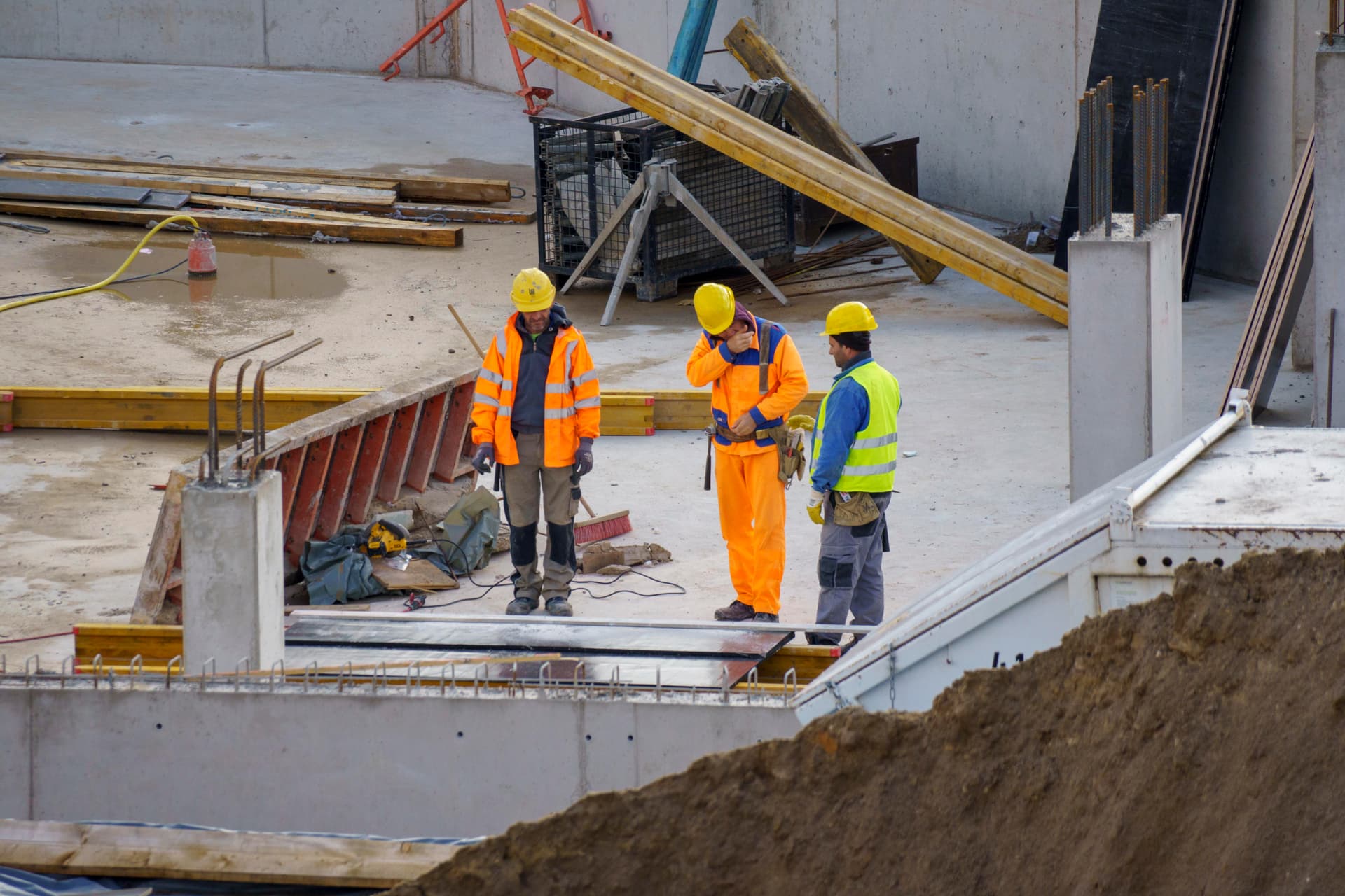 What is the role of AI in construction project planning?