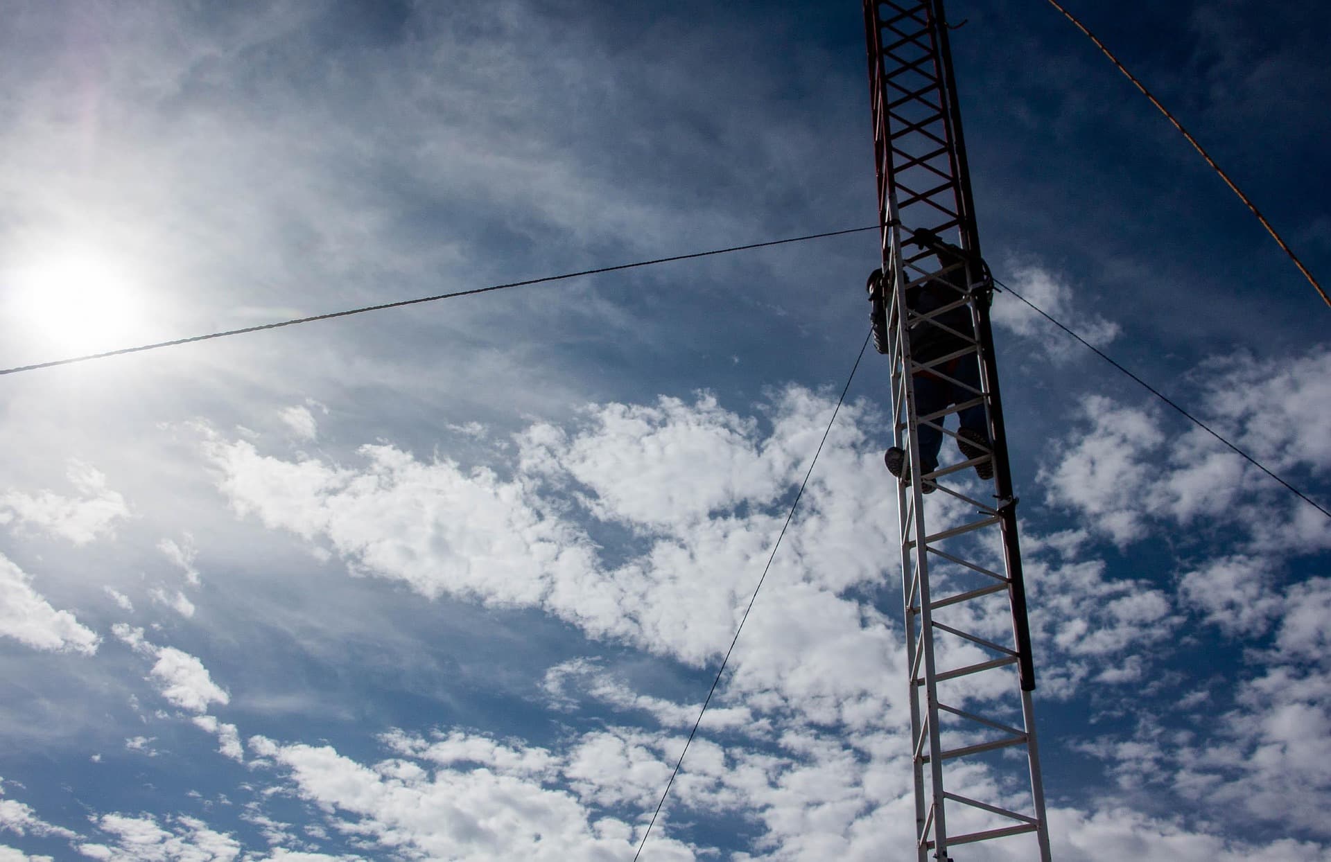 How can AI help the construction industry achieve its sustainability goals?